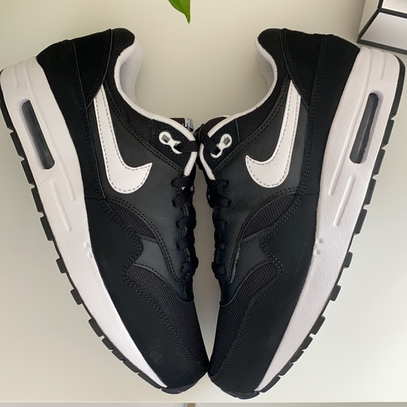 New Nike Air Max 1 black Running shoes - Picture 6 of 8